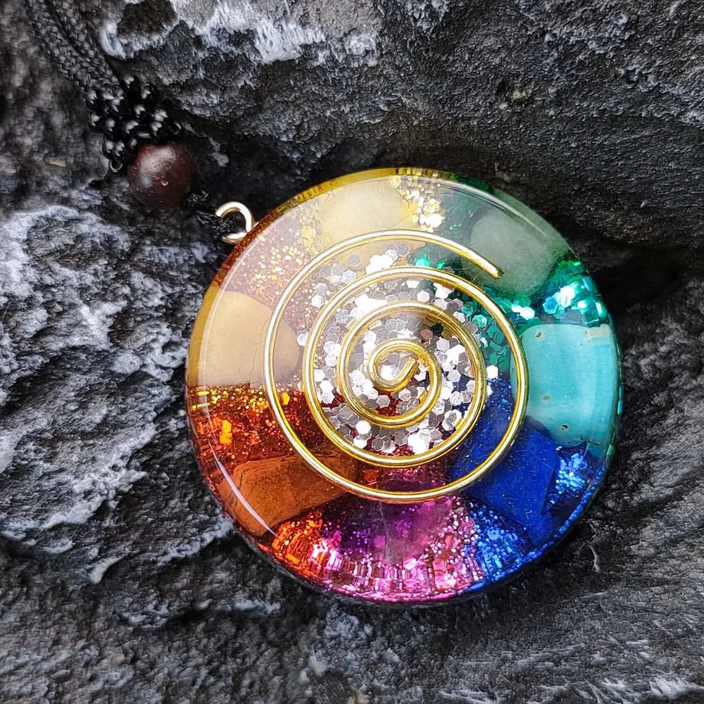 Pendentif Orgonite 7 Chakras – Équilibre, Énergie & Harmonie Vibratoire