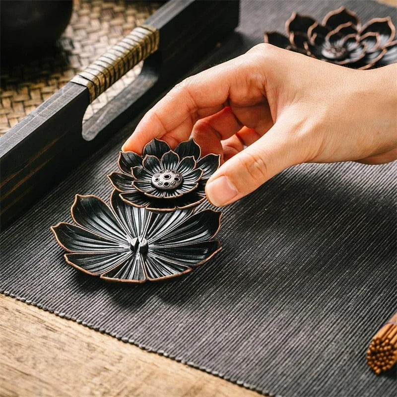 Support d’Encens Lotus – Équilibre, Élégance & Harmonie Sacrée